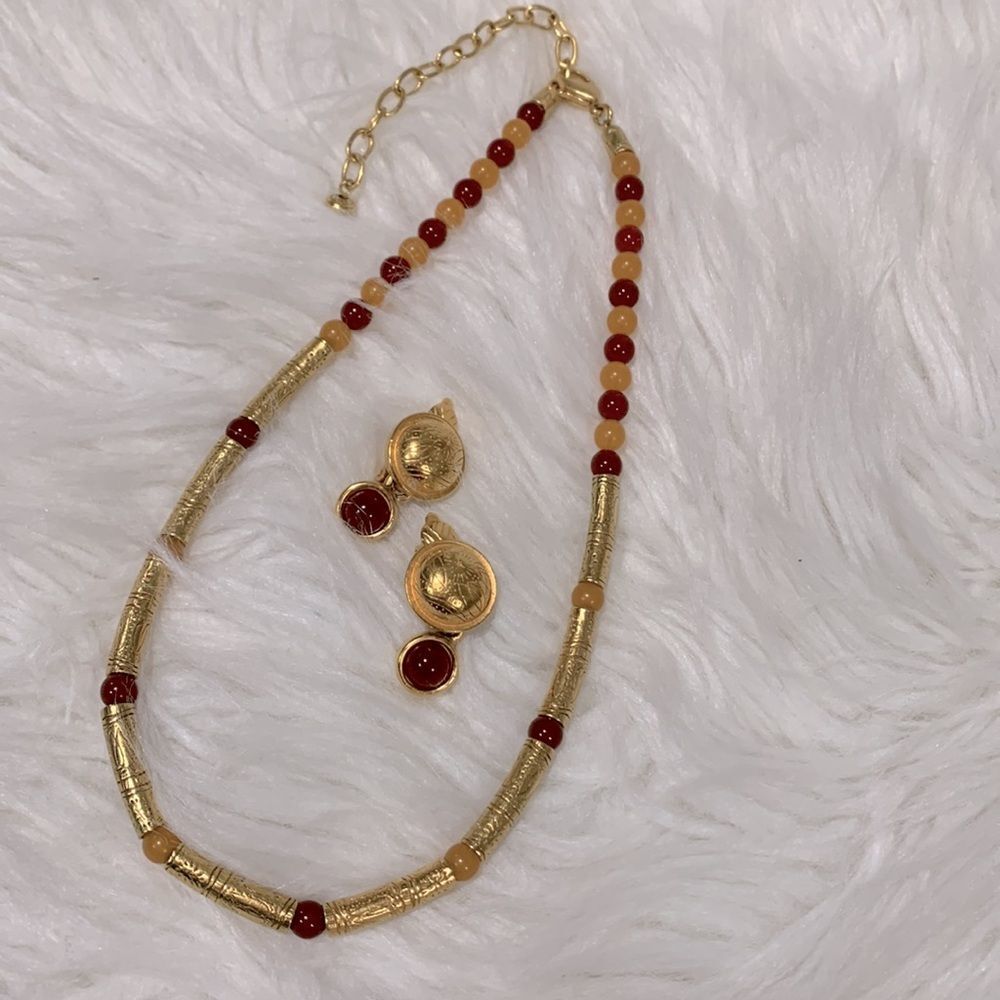SET - clip on earrings & necklace goldtone metal reddish/yellow beads vintage